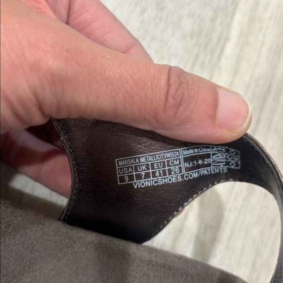 Vionic Marsala silver Bronze Sandals size 9 - Picture 3 of 5